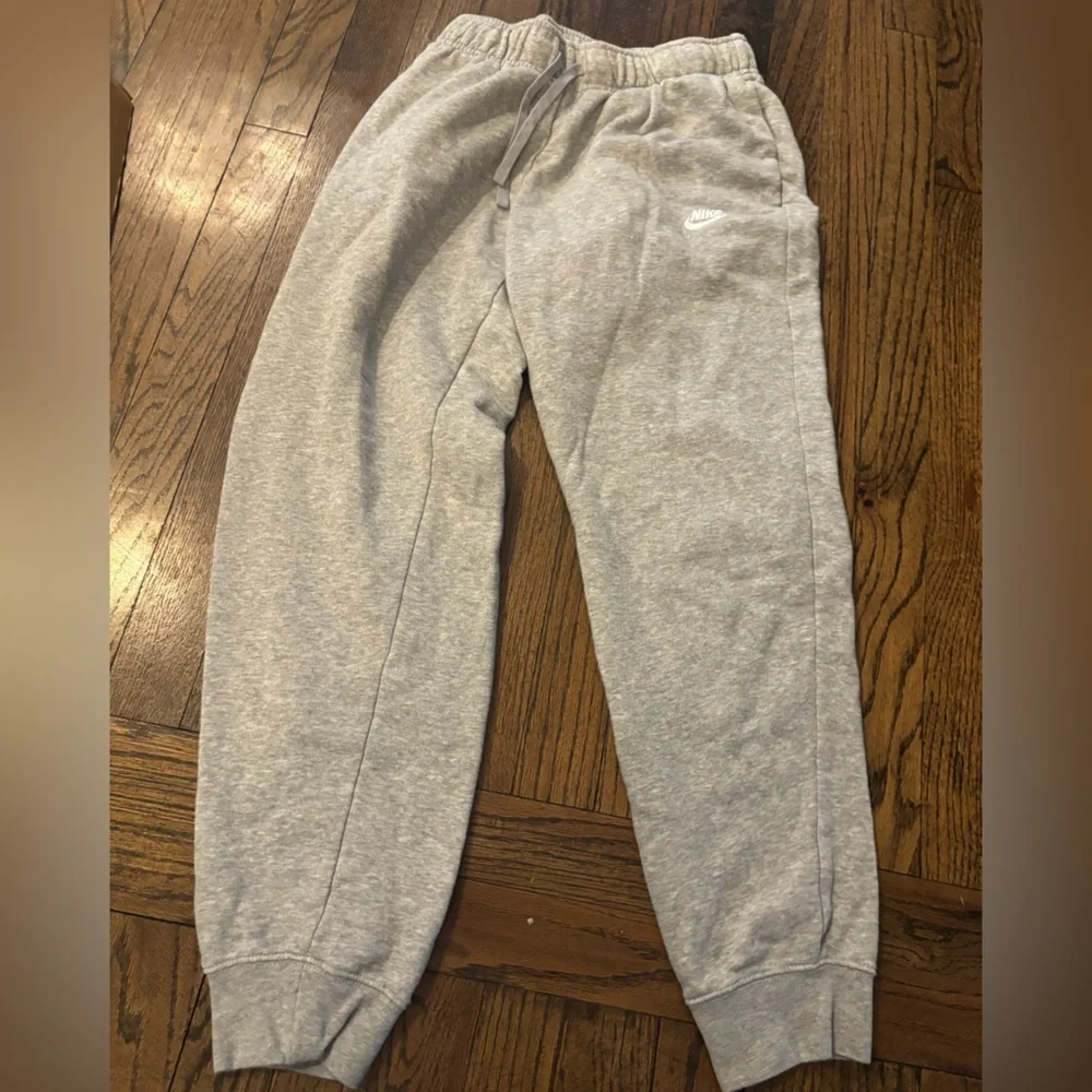 Nike Kids Gray Sweatpants - size small